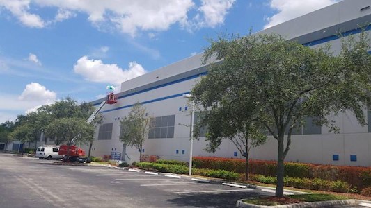 Commercial painting scheduling how to keep tenants open while you repaint